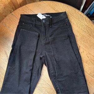 Time & Tru Women's Black Skinny Jeans